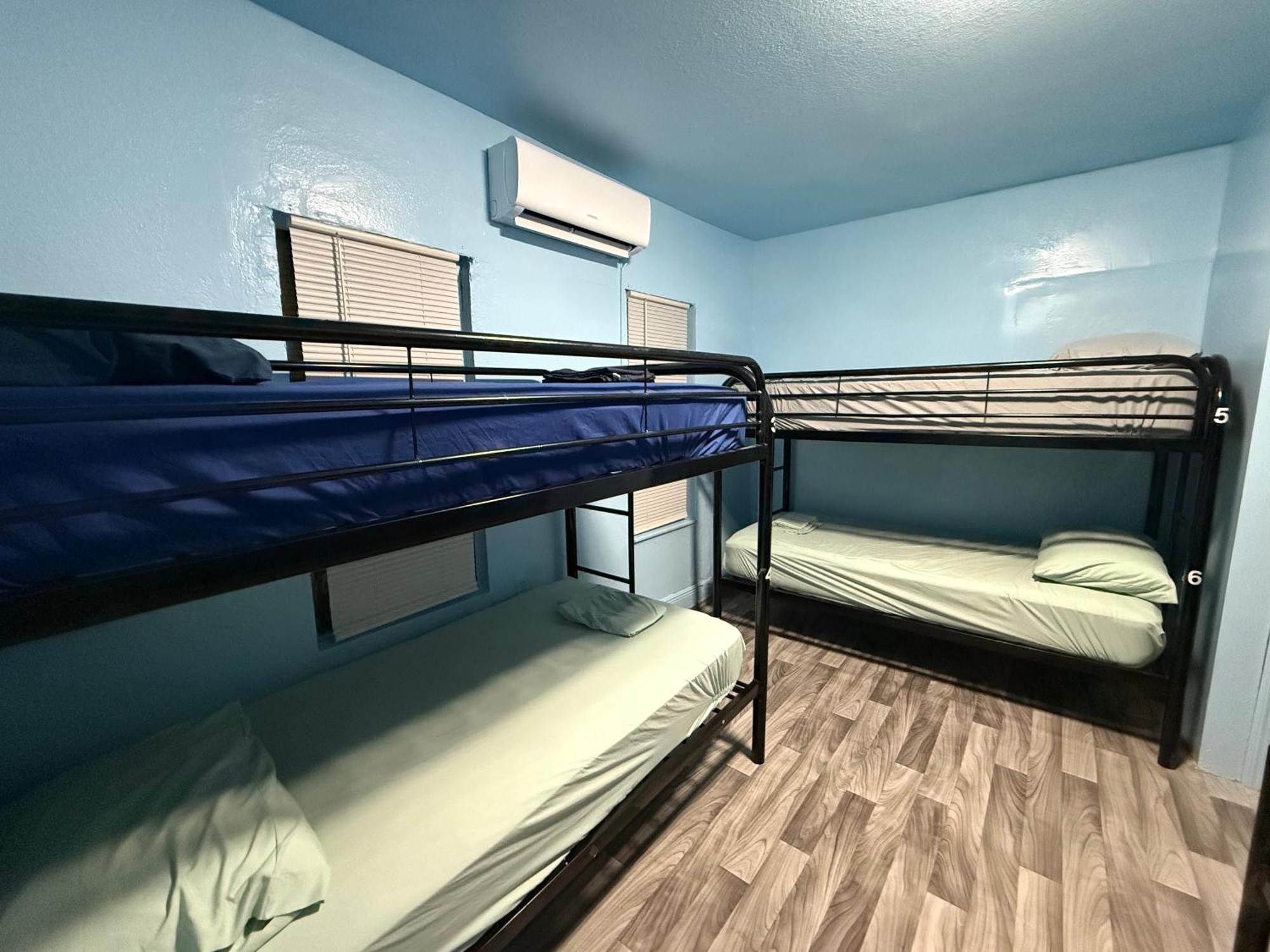 Paradiso Hostel *